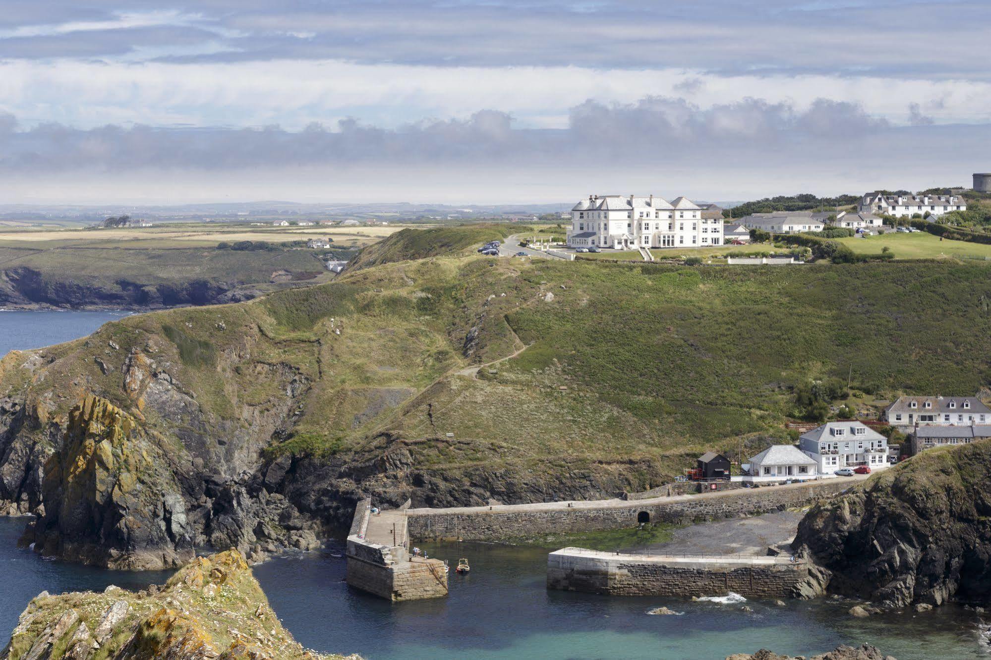 Mullion Cove Hotel & Spa Exterior foto