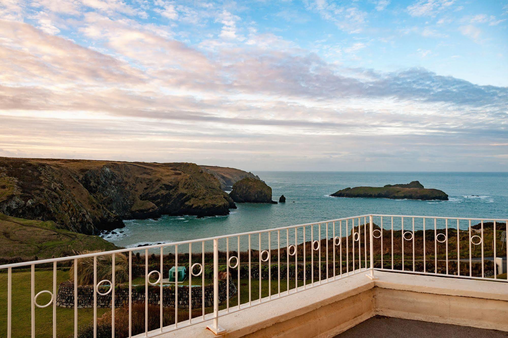 Mullion Cove Hotel & Spa Exterior foto